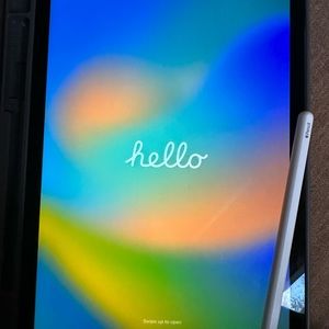 iPad Air 5th Generation 2022 Silver 64 GB comes with Apple Pencil 2nd Gen!